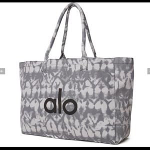 COPY - NWT Alo yoga tote